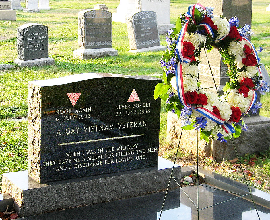 941px-Matlovich.Leonard.gravesite.with.wreath