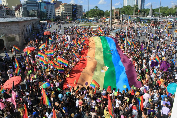 https://rightsinfo.org/app/uploads/2015/06/Gay_pride_Istanbul_at_Taksim_Square.jpg
