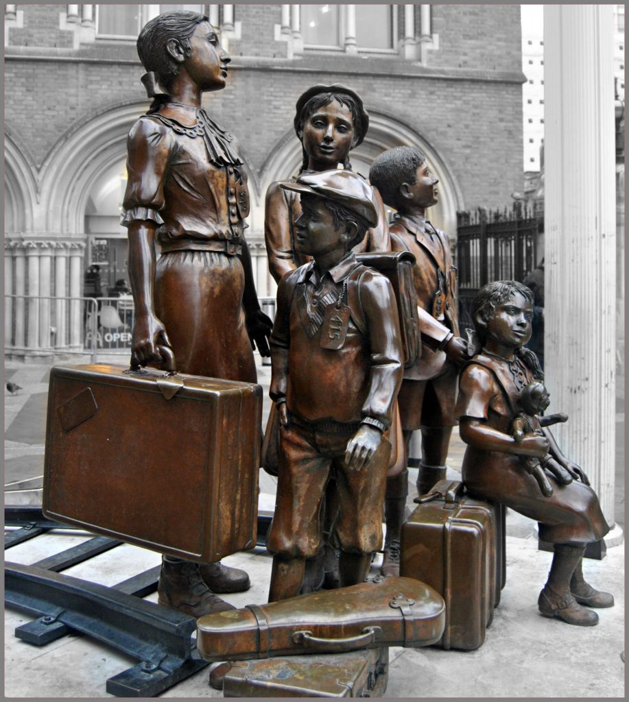 Kindertransport statue