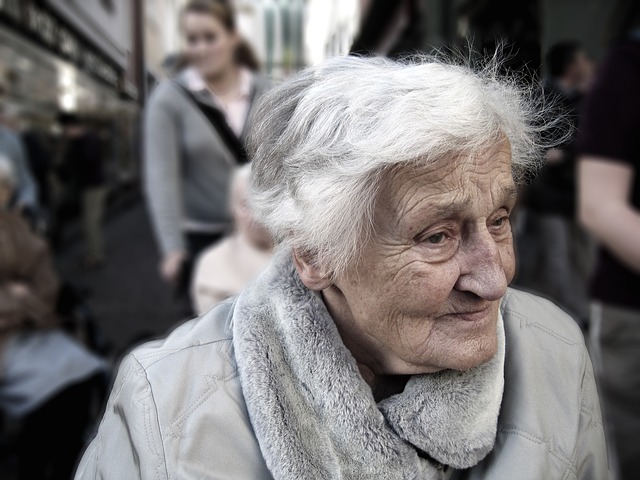 Pixabay Gerald https://pixabay.com/en/dependent-dementia-woman-old-age-100343/