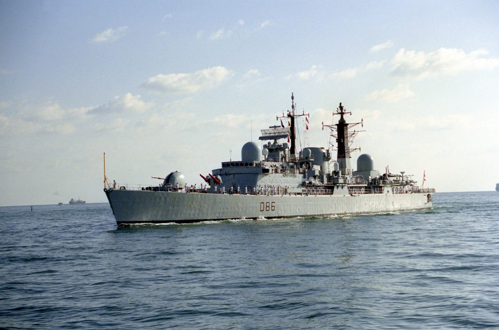 https://upload.wikimedia.org/wikipedia/commons/8/86/HMS_Birmingham_D86.jpg